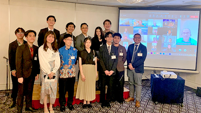 インドネシア奨学生の皆さん（今回の卒業生と現役生・OBOGの皆さん）